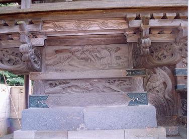 本殿彫刻（下部）