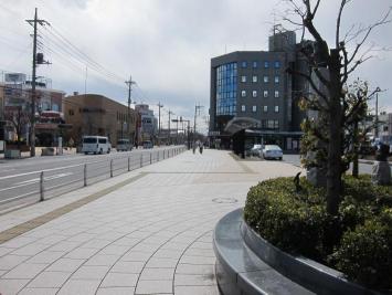 駅東口