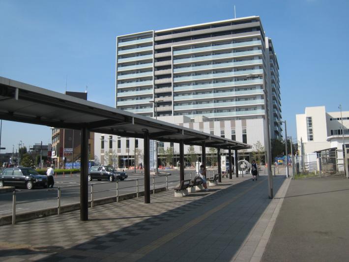 事業施行後の駅前広場と再開発ビル