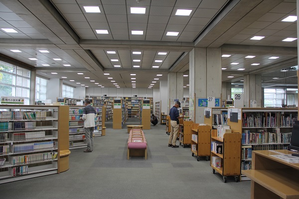 図書館内観